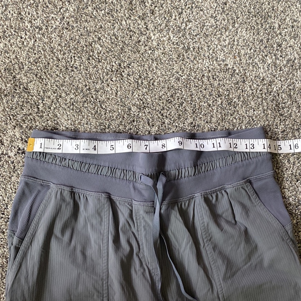 Lululemon dance studio crop size 6 - Picture 7 of 10
